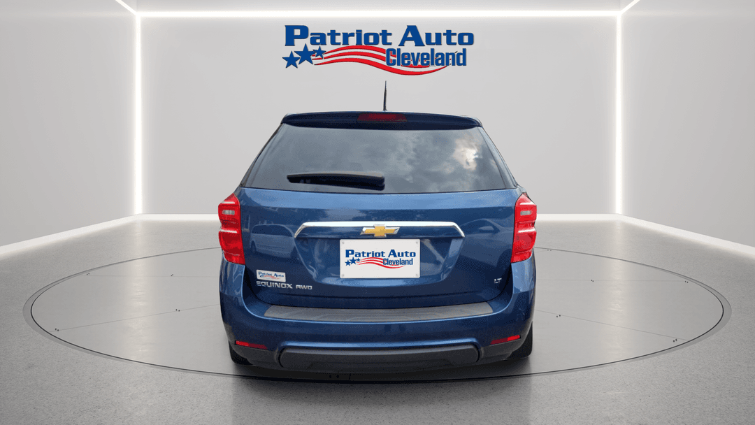 2017 Chevrolet Equinox LT - Image 4
