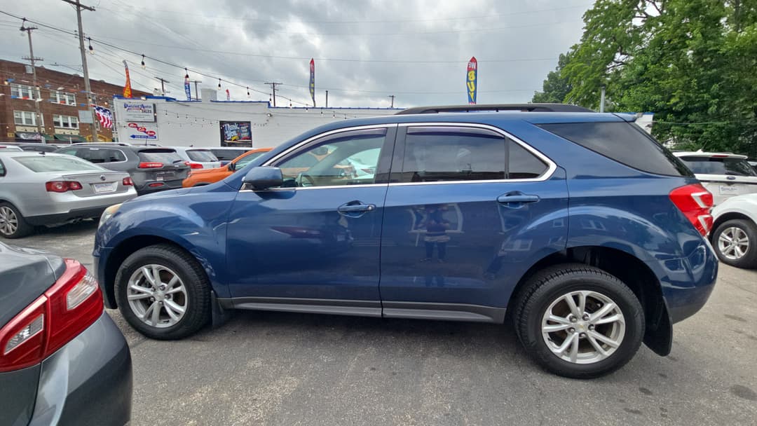 2017 Chevrolet Equinox LT - Image 2