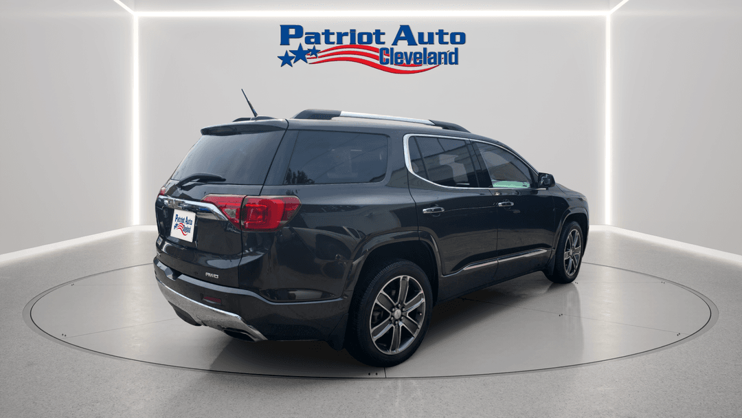 2018 GMC Acadia Denali - Image 5
