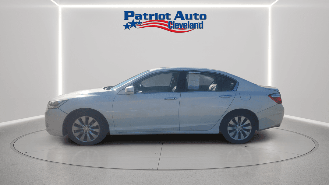 2014 Honda Accord EX-L V6 w/Navi - Image 2